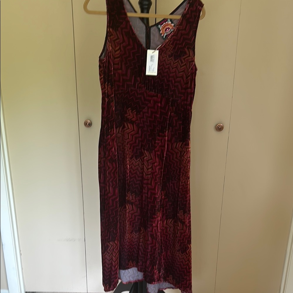Johnny Was Red Sleeveless V-Neck velvet dress